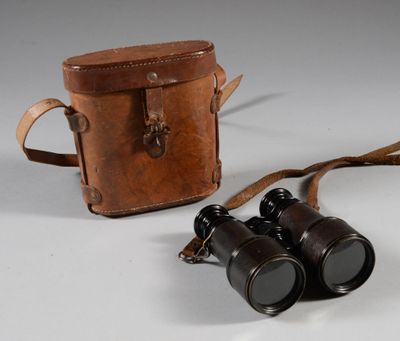 two binoculars that are sitting next to each other