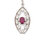 un pendentif en rubis et diamants