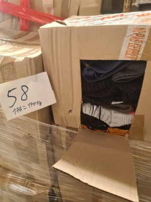 Palette d’environ 170 kg de vêtements crème contemporaine – …