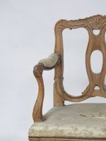 Banquette en bois naturel mouluré et sculpté, dossier ajouré… (photo 2)