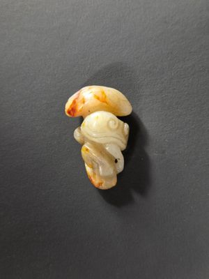 Petit groupe de Lingzhi en jade.