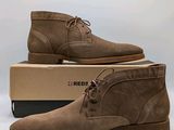 bottes de désert marron pour homme, en daim, avec lacets sur le dessus d'une semelle carrée