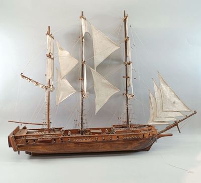 Maquette en bois d'un trois mats
