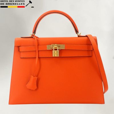 sac à main Hermès en cuir orange avec des finitions dorées