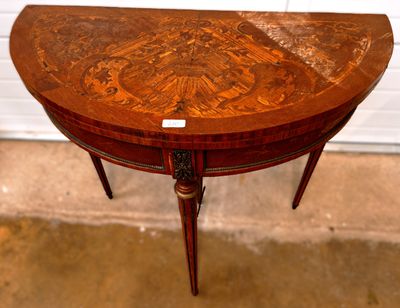 Table à Jeux demi-lune en marqueterie à restaurer H 80cm Dia…