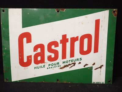Une ancienne enseigne « Castrool » est représentée sur un fond noir