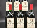 six bouteilles de vin rouge sont alignées