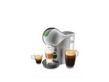 une cafetière en argent, avec deux tasses de café à côté