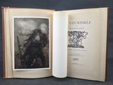 un livre ouvert sur lequel figure un dessin en noir et blanc représentant un homme à cheval