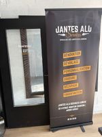 Ensemble de mobilier situé à l'accueil et au vestiaire compr… (photo 4)