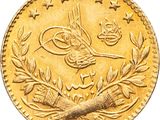 gros plan d'une pièce d'or sur fond blanc