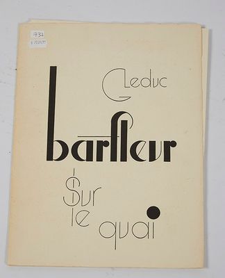 la couverture d'un livre ornée d'un motif en noir et blanc