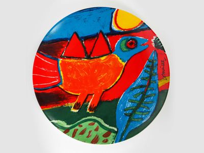 CORNEILLE (1922-2010) L'été commençant Plat en porcelaine Si…