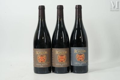 trois bouteilles de vin posées sur une table blanche