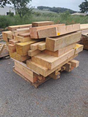 Lot de chutes de bois (sur 2 palettes)