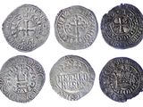 six pièces d'argent de tailles et de formes différentes