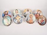 six assiettes ornées d'images de Jésus, de Marie et de Jésus