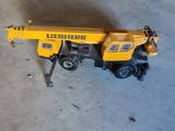 un camion miniature posé par terre