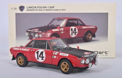 une photo d'une maquette de voiture de course rouge