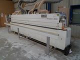 une machine qui se trouve à l'intérieur d'un bâtiment