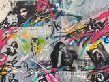 une photo d'un mur recouvert de graffitis