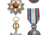 trois médailles et une médaille sur fond blanc