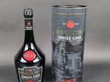 une image représentant une bouteille de whisky à côté d'un bidon
