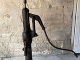 a rusted machine that is sitting on the ground