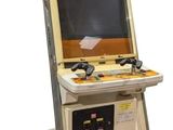 une petite console de jeux vidéo sur laquelle est installé un jeu vidéo