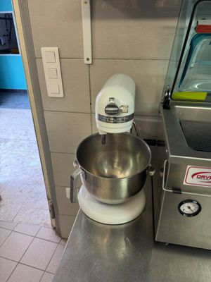 a mixer and a bowl on the counter in the kitchen