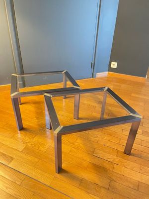 Deux petites tables basses carrées à piétement en aluminium canon de f - Photo 1