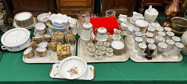 Important lot de porcelaines et faïences diverses, Mazagrans, ser...