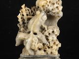 figurine chinoise en ivoire sculpté représentant un poisson et du corail