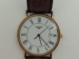 gros plan d'une montre-bracelet avec des chiffres romains