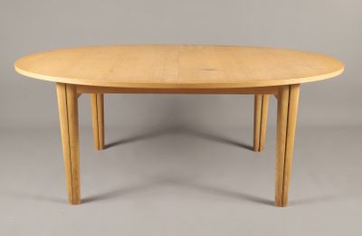 une table en bois à deux pieds avec un plateau rond