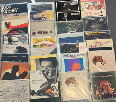 beaucoup de CD sur la table