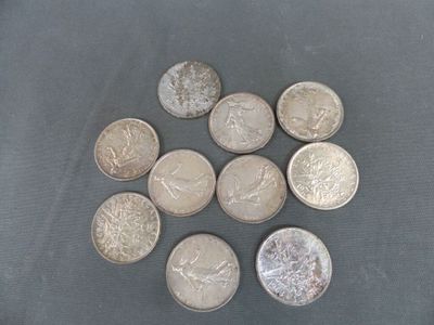 six types de pièces différents sont disposés en cercle