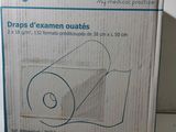 une boîte contenant un rouleau de papier