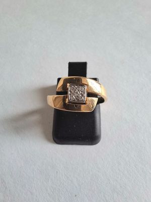 an image of a gold ring with a diamond on it