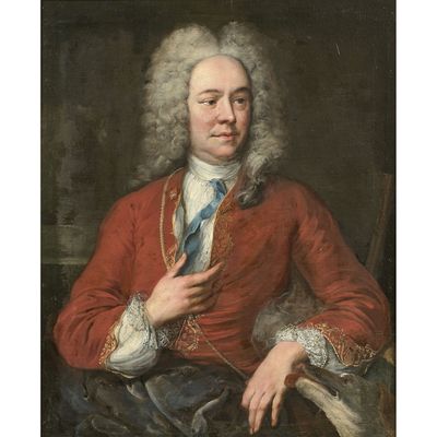 portrait d'un homme vêtu d'un manteau rouge et d'une cravate bleue