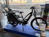 un vélo exposé dans un magasin