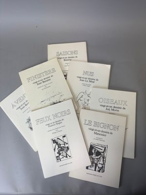 six livres sont empilés sur une table