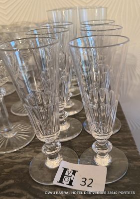Réunion de coupes à champagne comprenant 2 modèles différent…