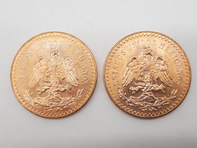 deux pièces d'or sur lesquelles figurent les portraits d'un homme et d'une femme