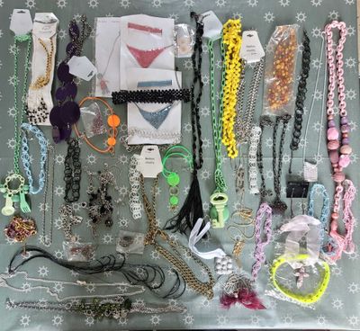 lot de 100 bijoux neuf