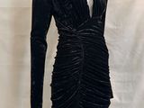 une robe noire sur un mannequin mannequin mannequin mannequin mannequin mannequin mannequin mannequin mannequin mannequin