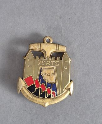 une image représentant une médaille d'or sur laquelle figure un château