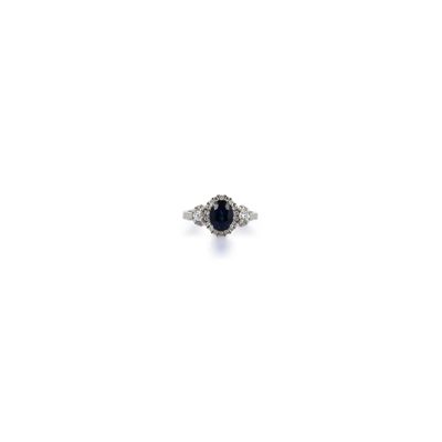 Bague ovale en saphir et diamant