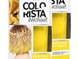 un gros plan sur deux boîtes de teinture pour cheveux sur fond blanc