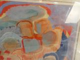 une image d'une peinture exposée dans une vitrine
